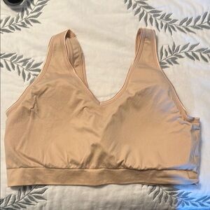 AnyBody Cream Sports Bra Seamless Comfort